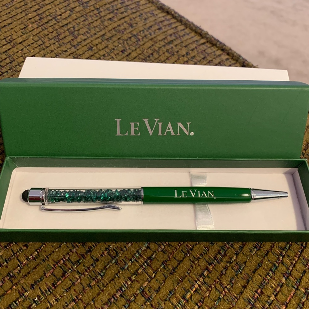 Collectibile LeVian Emerald Themed Crystal Pen